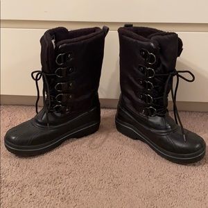 Black snow boots